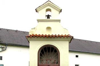 Kaple v místní části města Slaný, v Lotouši ( © Pavel Vítek 04/2018)