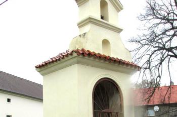 Kaple v místní části města Slaný, v Lotouši ( © Pavel Vítek 04/2018)
