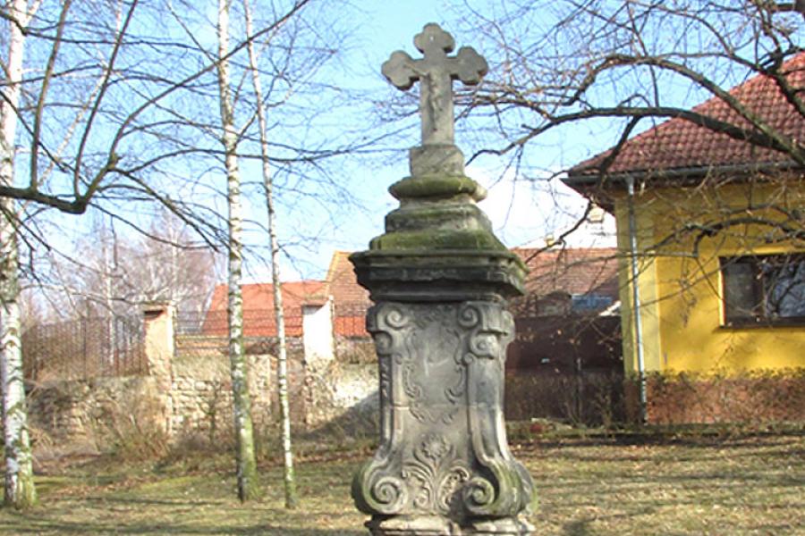 kamenný kříž