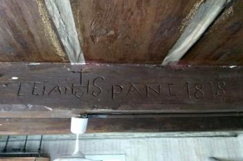 detail nápisu na trámu hlavní světnice ( © Jan P. Štěpánek 05/2018)