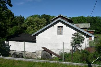 jihozápadní štít objektu mlýna - zde bylo umístěno dřevěné mlýnské kolo ( © Jan P. Štěpánek 2009)