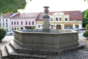 Kašna na Náměstí Míru v Tišnově ( © Pavel Vítek 05/2018)
