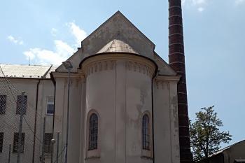 Pohled na kapli z nádvoří (© Luděk Vláčil 05/2018)