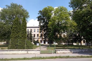 Pohled ze Svatoplukovy ulice. (© Luděk Vláčil 05/2018)