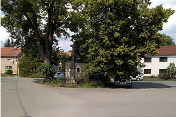 náves s kalí (© Luděk Vláčil 05/2018)