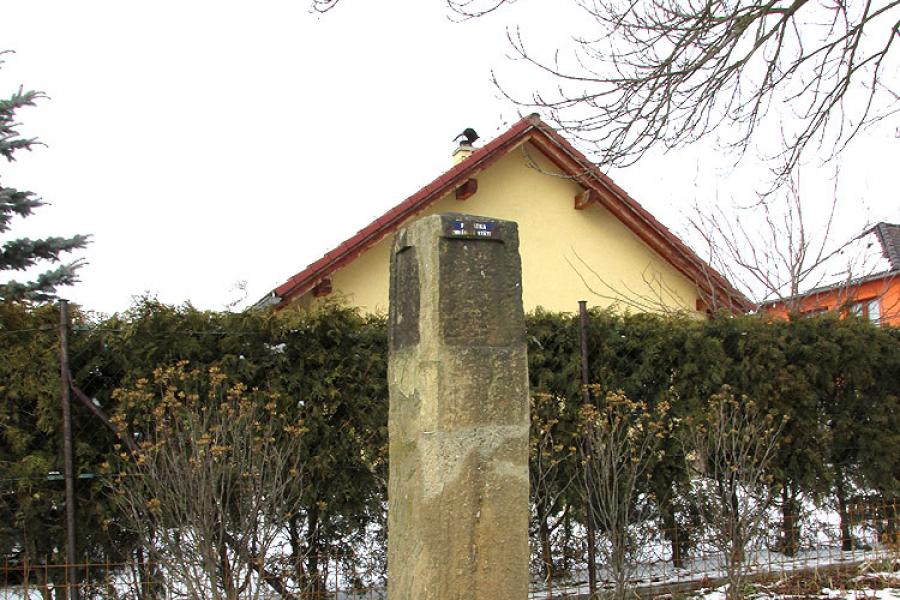 kamenný milník