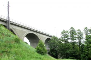 Železniční viadukt u Ostrova nad Oslavou ( © Pavel Vítek 05/2018)