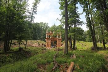 Probíhající archeologická rekonstrukce brány a části opevnění (© Luděk Vláčil 06/2018)