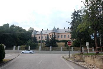 Pohled z ulice (© Luděk Vláčil 06/2018)