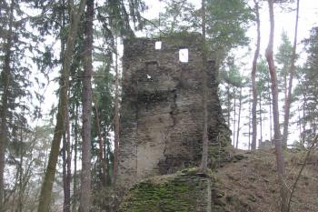 nejjižněšjší místo hrad. arealu /se zbytkem hranaté bašty/ (© D Dohňanský, 03/2016)