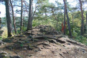 Pozůstatek bergfritu (© Dušan Dohňanský 10/2020)