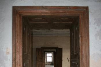 enfiláda ve druhém patře budovy na 3. nádvoří (© Jaroslav Bušta, 09/2008)