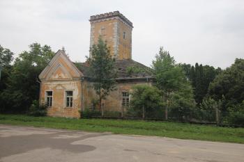 Barokně-klasicistní zámek (kaštieľ) Sokolovce. (© Luděk Vláčil 06/2018)