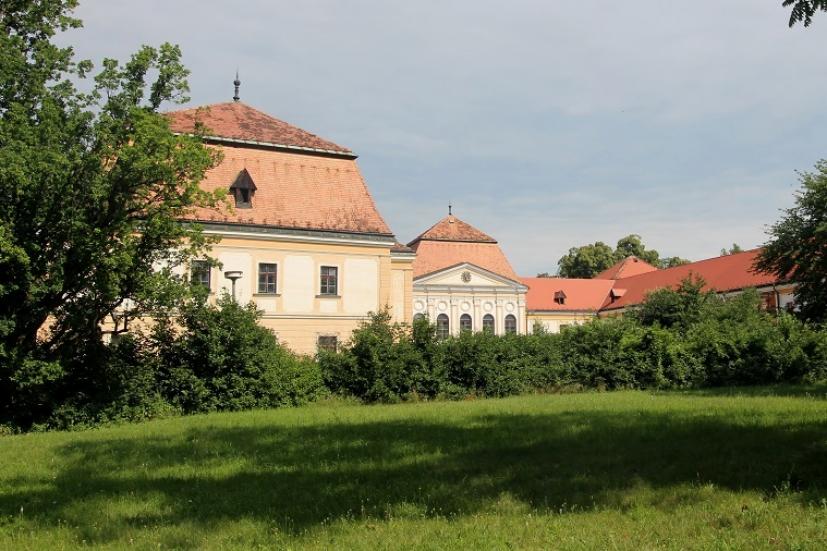 Továrniky