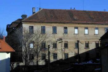 část západní fasády zámku ( © Pavel Zany Komárek 01/2001)