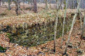 vnitřní líc čelní hradby jádra ( © Pavel Zany Komárek 17/11/2000)
