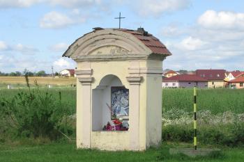 Výklenková kaple sv. Anny v Buštěhradu, u silnice do Lidic ( © Pavel Vítek 06/2018)