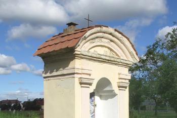Výklenková kaple sv. Anny v Buštěhradu, u silnice do Lidic ( © Pavel Vítek 06/2018)