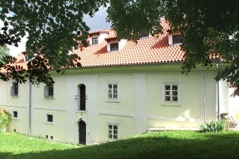Klingerúv mlýn, stojící mezi Střadokluky a Číčovicemi ( © Pavel Vítek 06/2018)