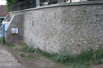 Zbytky městského opevnění v Tišnově ( © Pavel Vítek 05/2018)