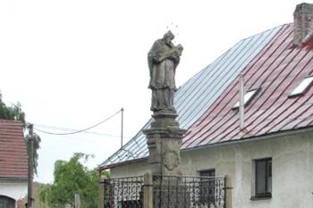 Socha sv. Jana Nepomuckého v Ostrově nad Oslavou ( © Pavel Vítek 05/2018)