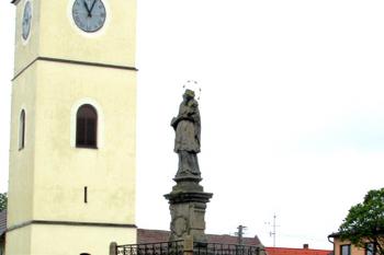 Socha sv. Jana Nepomuckého v Ostrově nad Oslavou ( © Pavel Vítek 05/2018)