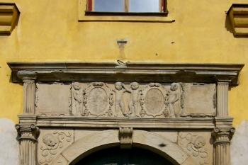 vstupní portál (© Jan Čadílek, 07/2009)