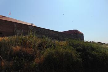 Jz. hradby předhradí (© Dušan Dohňanský  07/2021)
