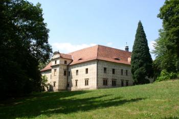zámek Doudleby nad Orlicí (© Vlasta Vachatová 06/2003)
