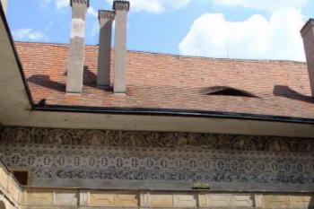 nádvoří (© Vlasta Vachatová 06/2003)