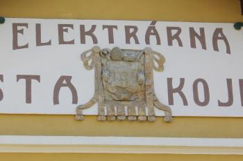 Arcibiskupský znak s datací 1704 . (© Luděk Vláčil 08/2018)