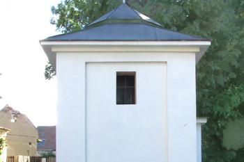 Kaplička v Hřebči u Kladna ( © Pavel Vítek 06/2018)