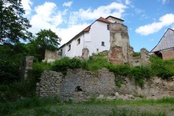 zřícenina zámku Hazlov (© Vlastislav Mareček, 06/2016)