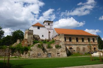 zřícenina zámku Hazlov (© Vlastislav Mareček, 06/2016)