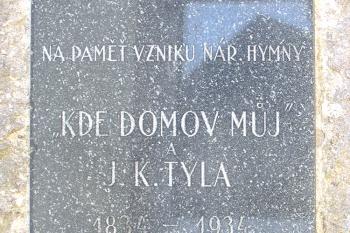 Pomník vzniku národní hymny v Tuchoměřicích ( © Pavel Vítek 08/2018)