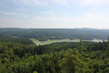 Pohled z hradu na vodní nádrž Landštejn (© Luděk Vláčil 07/2014)