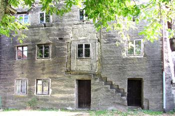 Kamenný dům v Sosnové u České Lípy ( © Pavel Vítek 10/2018)