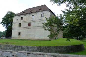 Vodní tvrz (© František Kinař, 08/2014)