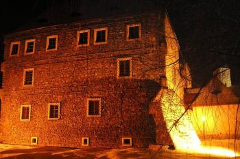 Východní fronta tvrze ( © Jan P. Štěpánek 12/2006)