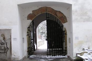 vnitřní strana vstupní brány ( © Jan P. Štěpánek 12/2006)