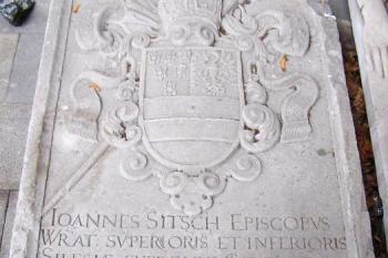 jedna z kamenných desek v lapidáriu jesenické tvrze (© Jan P. Štěpánek, 12/2006)