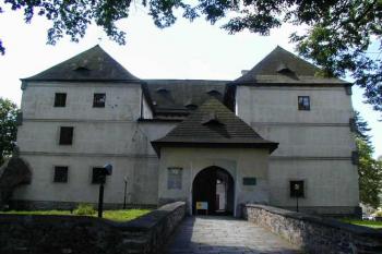 Tvrz Jeseník (© Hana Kubikova 06/2004)