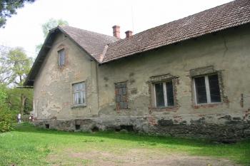 Sev.strana domu čp.158,jako možného nástupce bývalé tvrze (© Dušan Dohňanský 09/2018)