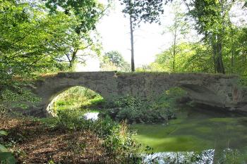 Barbořin most ve Valdštejnově aleji u Zahrádek ( © Pavel Vítek 10/2018)
