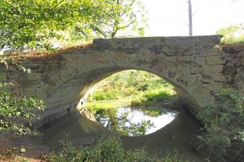 Barbořin most ve Valdštejnově aleji u Zahrádek ( © Pavel Vítek 10/2018)