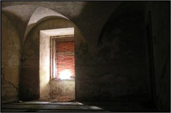 Klenuté přízemí ( © Petr Turyna 10/2005)