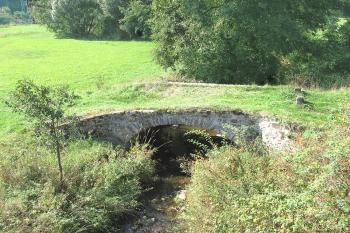 Historický kamenný most nedaleko Stříbrných Hor ( © Pavel Vítek 09/2018)