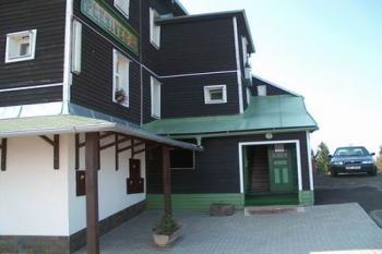 vstup do hotelu a na rozhlednu (2003 ©Václav Hodek)