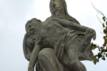 Sousoší Pieta v Mladějově na Moravě ( © Pavel Vítek 10/2018)