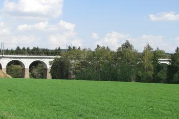 Železniční viadukt přes řeku Oslavu u Sazomína ( © Pavel Vítek 09/2018)